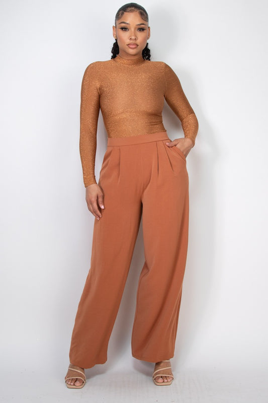 Pantalones amplios de tiro alto con pliegues