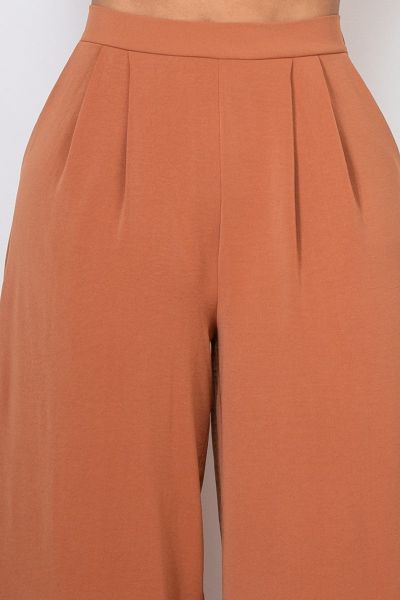 Pantalones amplios de tiro alto con pliegues
