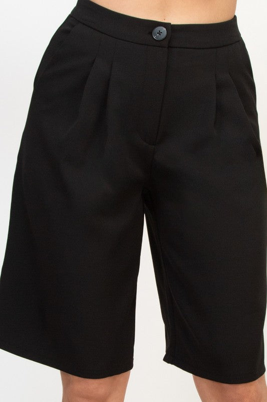 PRICILLA Pantalones Bermuda de cintura alta con pliegues