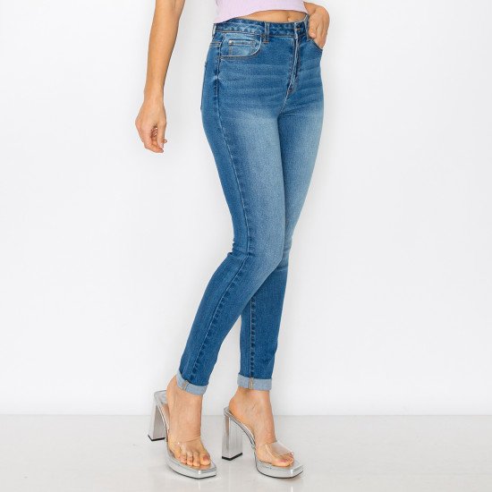 TANIA SKINNY